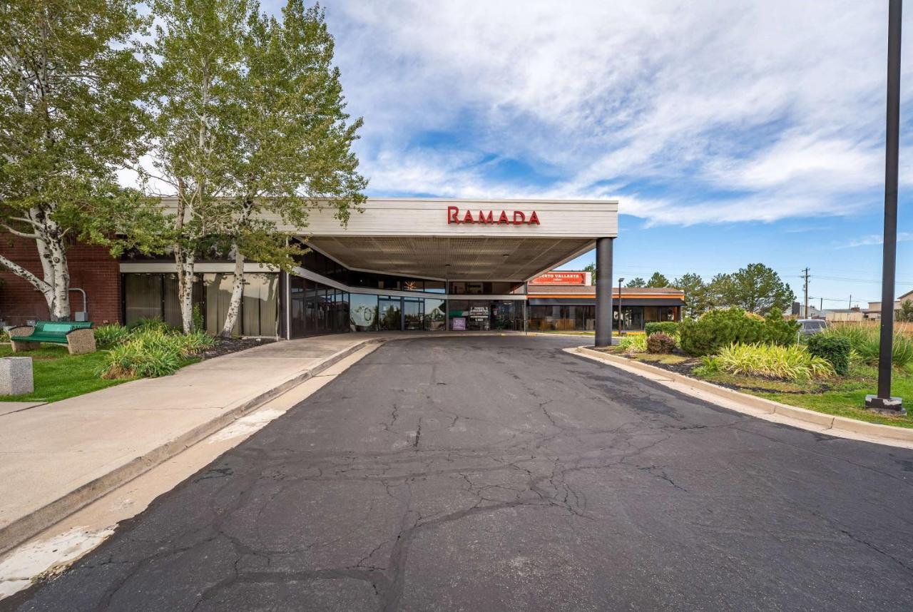 Ramada By Wyndham Сидар-Сити Экстерьер фото