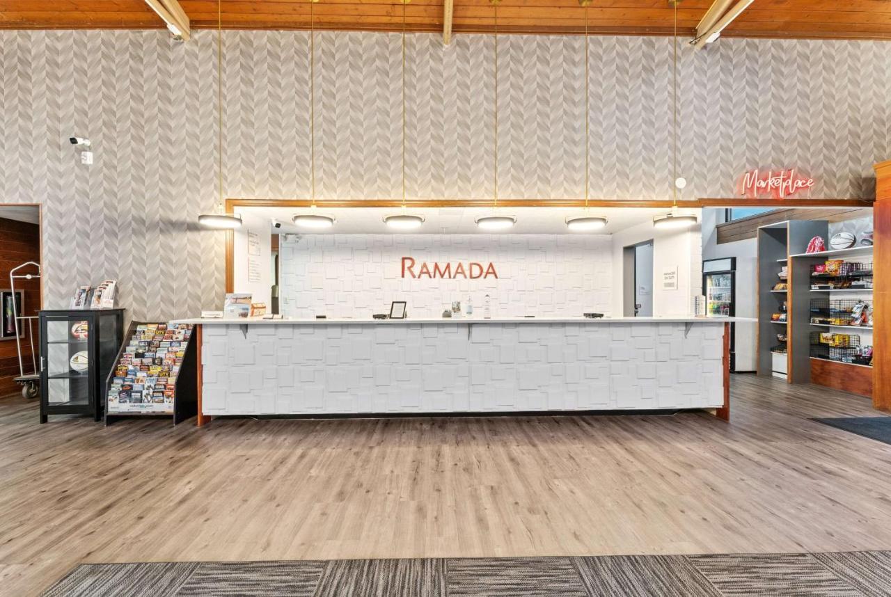 Ramada By Wyndham Сидар-Сити Экстерьер фото